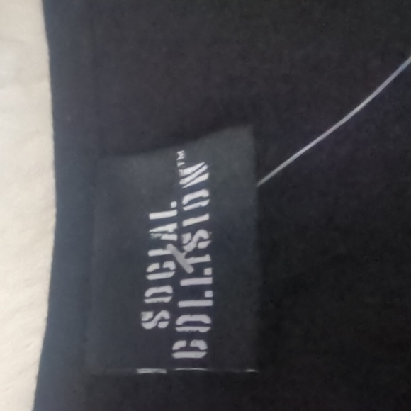 SOCIAL COLLISION • HOT TOPIC Graffiti Graphic Top - Picture 3 of 5